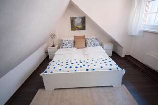 Апартаменты Vilnius Old Town, 3 BDR Penthouse, 100 m2 with Terrace Вильнюс Апартаменты-25