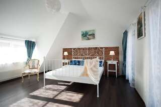 Апартаменты Vilnius Old Town, 3 BDR Penthouse, 100 m2 with Terrace Вильнюс Апартаменты-9