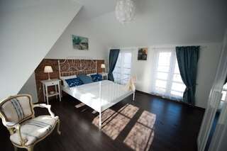 Апартаменты Vilnius Old Town, 3 BDR Penthouse, 100 m2 with Terrace Вильнюс Апартаменты-90